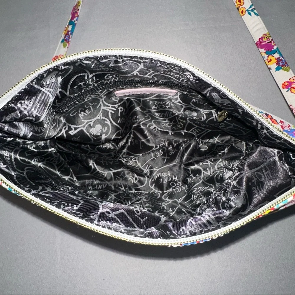 Betsey Johnson • Beautiful White Floral Crossbody Purse Shoulder Purse Heart - Picture 6 of 12